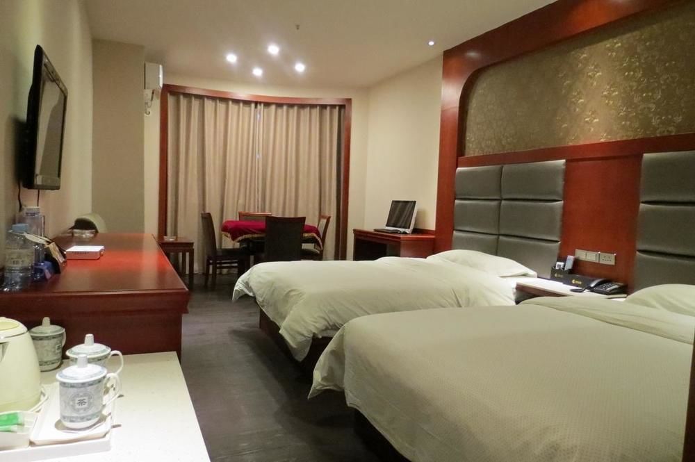 Longwang Business Hotel Liuzhou Extérieur photo