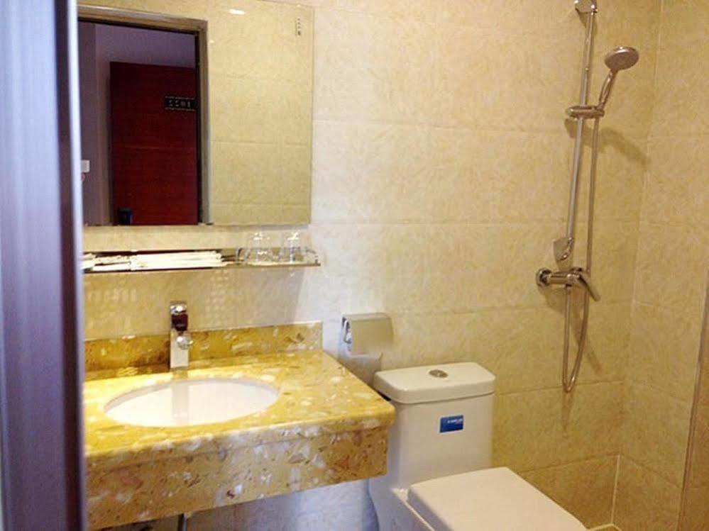 Longwang Business Hotel Liuzhou Extérieur photo
