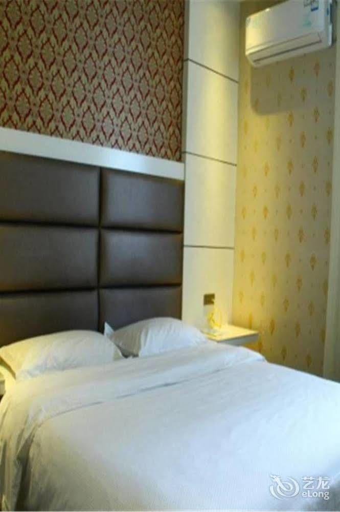 Longwang Business Hotel Liuzhou Extérieur photo
