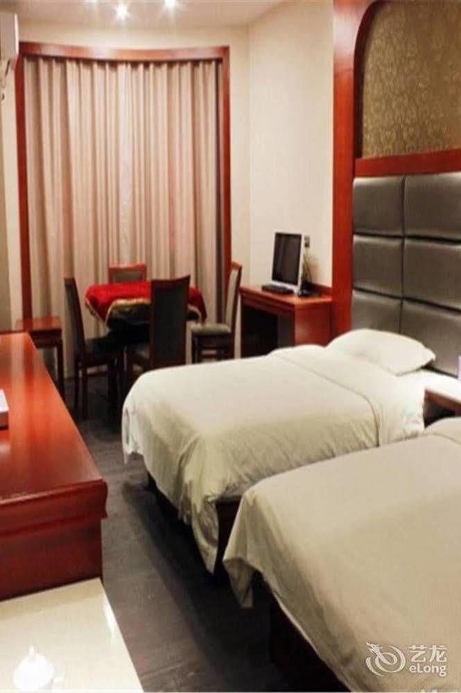 Longwang Business Hotel Liuzhou Extérieur photo