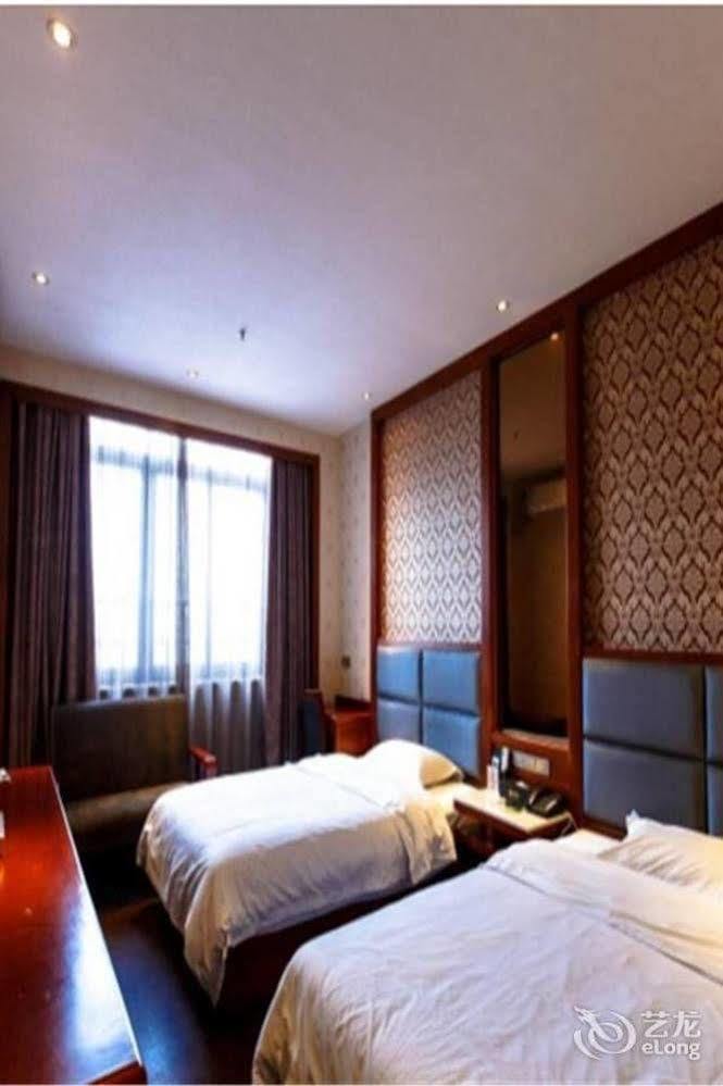 Longwang Business Hotel Liuzhou Extérieur photo