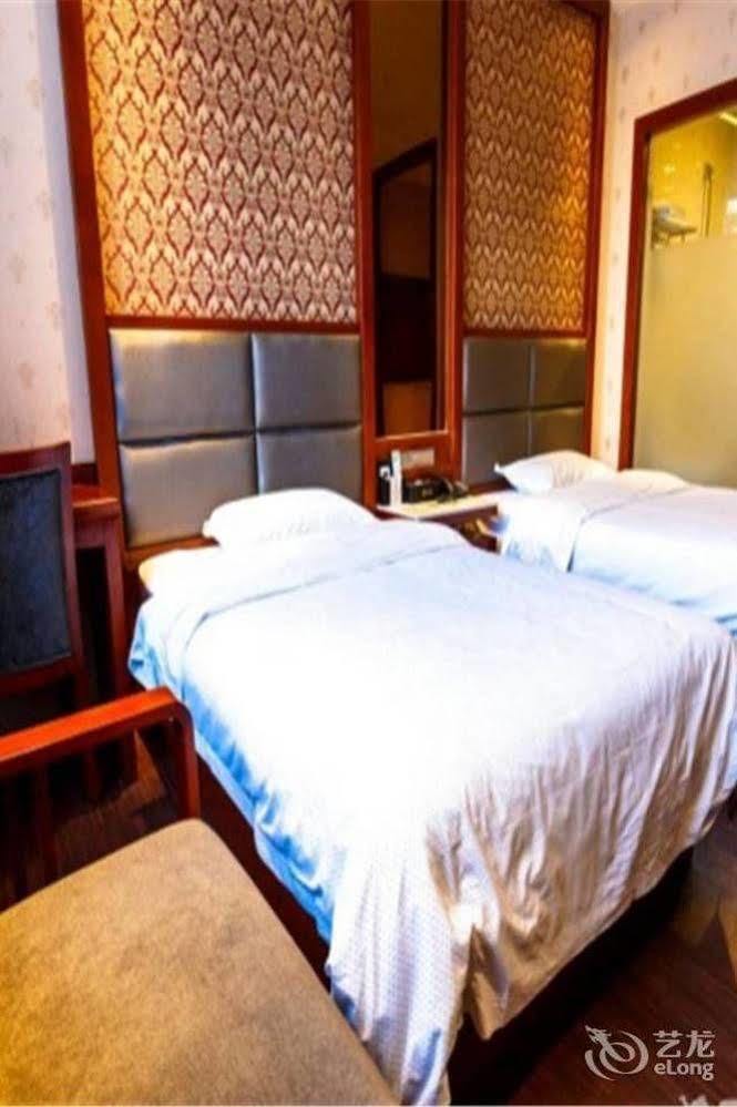 Longwang Business Hotel Liuzhou Extérieur photo