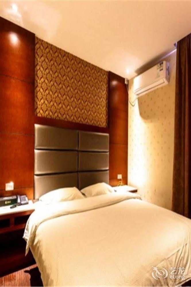 Longwang Business Hotel Liuzhou Extérieur photo