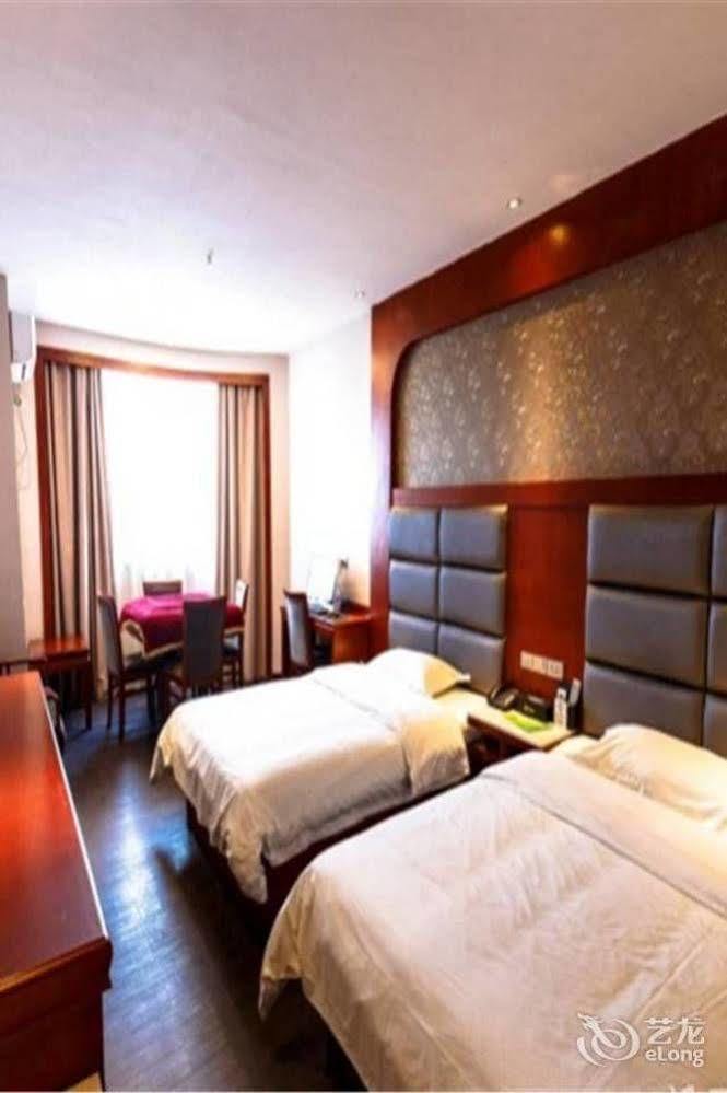 Longwang Business Hotel Liuzhou Extérieur photo