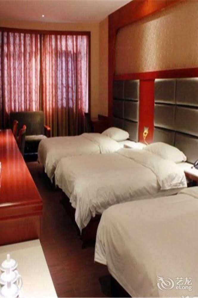 Longwang Business Hotel Liuzhou Extérieur photo